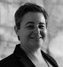 Deirdre Oakley's Instagram, Twitter & Facebook