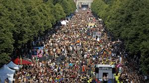 Jun 25, 2021 · csd in israel erste pride parade seit beginn der pandemie: Csd Parade In Berlin Regenbogenfahnen Hitze Und Viel Nackte Haut Stern De