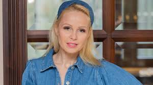 Köllő babett megnémult a rémülettől, iszonytató lény jelent meg a házában. Cwlsxrfjlno7pm