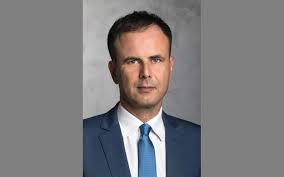 Στην σύνοδο κορυφής του πόρτο ο μητσοτάκης: O Ale3hs Patelhs Epikefalhs Sto Oikonomiko Grafeio Toy Prw8ypoyrgoy Bank Wars Trapezes