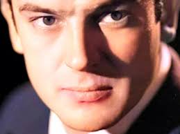 Por qué al actor David Silva le amputaron sus piernas?