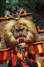 Baju pangsi dan kebaya sunda + kain kebat (pakaian kelas bawah). Reog Ponorogo Wikipedia Bahasa Indonesia Ensiklopedia Bebas