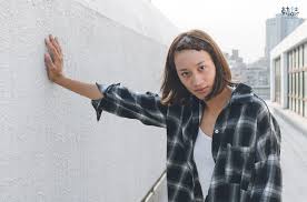 Jun 07, 2021 · 李佳穎喜歡曬出美照分享生活。 （圖／翻攝自李佳穎ig) 自照片中可見，李佳穎頂著及肩短髮，身穿一件白色oversize的t恤，對著鏡頭閉眼露齒燦笑的模樣，相當可愛，再加上「下身失縱」的造型，使她那雙白皙美腿直接展現於照片中，清涼又休閒的穿搭風格，讓. å‹•èªŒå°ˆè¨ª é‡å°‹è·¨æ¬„åˆå¿ƒ è¬å–œæ© æˆ'ä¸æ˜¯å¥³ç¥ž æˆ'å°±æ˜¯æˆ' å‹•èªŒ