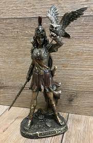 Ἀθηνᾶ, athēnā oder ἀθηναία, athēnaia) oder auch pallas athene ist in der griechischen mythologie eine olympische göttin. Statue Athene Mit Eule Schild Helm Griechische Gottin Des Krieges Des Handwerks Der Handarbeit Dekoration Ritualbedarf Ausverkauf