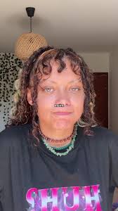 Haarefärben für Locs: Tipps und Tricks