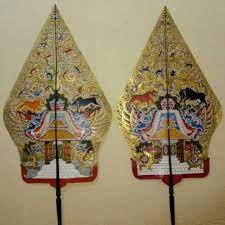Ciri khas dari gunungan wayang sadat yang menjadikan gunungan ini berbeda dengan gunungan wayang kulit yang lain,6 diantaranya 1. Wayang Kulit Gunungan Yogyakarta Kwalitas1 Shopee Indonesia