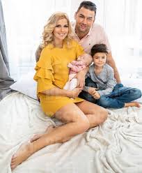 Tudj meg róla mindent és barátkozz a többi rajongóval! Tapai Szabina Es Kucsera Gabor Eloszor Mutattak Meg Kislanyukat Foto