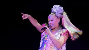 Jojo siwa is totally in love and she's made it clear for her millions of fans to see. Jojo Siwa Appears To Confirm Sexuality In New Photo Complex