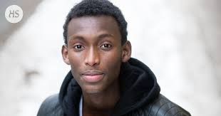 Vuoden luetuimmat jutut: Viime keväänä Zakarie Ali oli töissä Sörnäisten  Alepassa, kun lippispäinen mies teki kahvihyllyllä yllättävän ehdotuksen