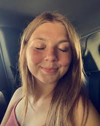 Emily Suter's Instagram, Twitter & Facebook