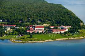 15 Best Resorts In Michigan The Crazy Tourist In 2020 Mackinac Island Michigan Mackinac Island Beautiful Places To Visit