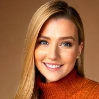 Sara Flora's Instagram, Twitter & Facebook