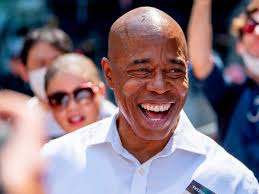 Integran más de 30 dominicanos comités de transición nuevo alcalde NYC