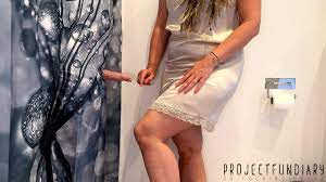 Dame im satinkleid macht einen gloryhole-fick - projectsexdiary | xHamster