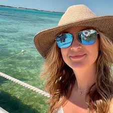 Work hard; play hard ! Happy weekend from the team … 💃