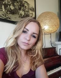 Liliana Carranza Oficial added...