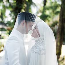 Setelah sekian lama menunggu, lahir juga putera sulung elfira loy dan suami, faris anuar. Kenali Faris Khairol Anuar Cinta Agung Elfira Loy Glam Lelaki