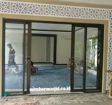 Ruangan akan terasa lebih luas karena saat dibuka tidak menghabiskan banyak tempat. Pintu Geser Masjid Mimbar Masjid