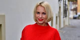 Zpráva veřejnost dost zaskočila, protože nikdo ani netušil, že zpěvačka má vážnou. Martina Partlova Prozradila Detaily O Otci Ditete Cnn Prima News