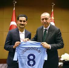 Kariyer sayfasında i̇lkay gündoğan isimli futbolcunun sezon bazında takımının yer almış olduğu turnuvalardaki maç, gol, asist, sarı kart, kırmızı kart, oyuna girme, oyundan alınma, ilk onbirde oynadığı maç sayılarına ve aldığı süreye ulaşabilirsiniz. Wm 2018 Das Sagt Ilkay Gundogan Uber Eklat Mit Recep Tayyip Erdogan Welt