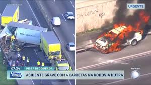 Acidente com quatro caminhões paralisa trânsito na Dutra, no Rio de Janeiro