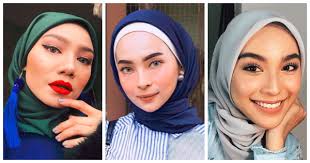 Dengan aurra square scarf dari alhumaira ini, pelbagai jenis style anda boleh gayakan kerana fabrik matte satin nampak cantik dan terletak elok je kan tudung bawal ni. 5 Stail Tudung Bawal Yang Paling In Untuk Tahun Ini