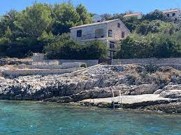 Das kristallklare wasser lädt zum schnorcheln oder tauchen ein und sie können die felsige küste mit einem gemieteten jetski erkunden. Ferienhaus Brac Direkt Am Meer In Vertraumter Bucht Mit Bootsanleger