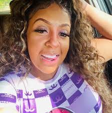 Tonya Dessasau's Instagram, Twitter & Facebook