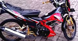 Untuk penggemar modifikasi banyak juga yang merubah ukuran ban ataupun velgnya. Gambar Modifikasi Motor Satria Fu 150cc Otomotif