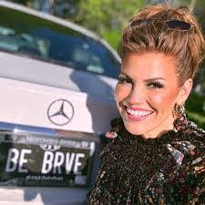 Lisa Lubert's Instagram, Twitter & Facebook