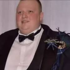 Obese Scots dad sheds 14st after being horrified by wedding photos