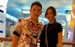Rezky adhitya dan agnes monica pernah dikabarkan memiliki hubungan dekat, namun jalinan itu belakangan sempat renggang. Mantap Lamar Kekasih Setelah Pacaran 10 Bulan Rezky Aditya Bocorkan Konsep Pernikahan