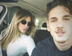 Nicolò zaniolo è uno dei calciatori di punta della roma, ma sapete con chi si è fidanzato? Zaniolo L Ex Fidanzata Sara E Incinta Saro Papa Ma Non Ero Pronto