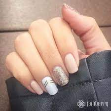 Aquí puedes ver diseños con color blanco con negro, uñas blancas con lineas de colores, con figuras pequeñas y muchas otras más. Unas Decoradas Blanco Y Rosa 50 Disenos Para Enamorarse Manicura De Unas Disenos De Unas Unas Decoradas