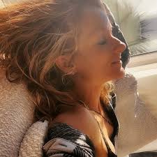 Every time I step a toe into the dating scene I end up retreating like a  scared little girl😨🤔😩