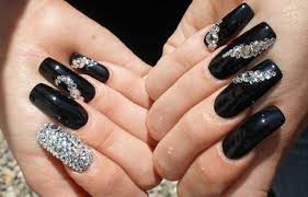 Como puedes ver hay una gran cantidad de uñas acrilicas, y uñas gelish de diverosos colores, como por ejemplo color negro y uñas dcoradas rojo. Pin En Disenos