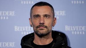 Las tres parejas de David Delfín