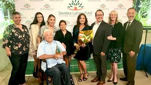 Entregan galardón "Alfred Diaz-Infante" al Doctor Ernesto Vela en  celebración de Siembra Latinos