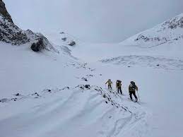 A storm trapped a climber atop Mount Shasta. Here's how he survived