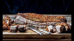 Det er lite som gir så julestemning som lukten av en ribbe som står og godgjør seg i ovnen. Eyvind Hellstrom Lager Arets Juleribbe Youtube