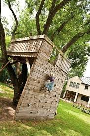 30 Ideen Und Einige Tipps Fur Das Kinder Baumhaus Kinder Baumhaus Hinterhof Spielplatz Und Spielhaus Garten
