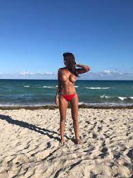 El topless de Magalí Mora en las playas de Miami 