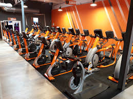 La personne à l'accueil, bien que disponible, n'apporte pas grand chose et n'a pas l'allure d'une véritable sportive prête à vous raconter des anecdotes sur son dernier. Basic Fit Salle De Sport Centre Commercial Carrefour Herouville