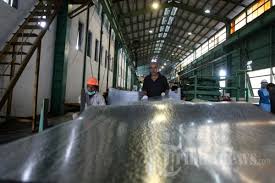 Jual atap galvalum dan seng terlengkap. Pabrik Atap Seng Foto 5 402271 Tribunnews Com Mobile