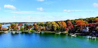Five twin lakes' luxury vacation suites have been renovated and are ready for occupancy. A Royal Fanfare For A Crown Of Lakes Lake Countrylake Country