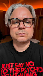 Behold! This delightful custom guitar by Rigby Music MCR ! This thing is  luscious. I can't stop playing it. It's got the wiry, spidery clean and  roars like a beast when you