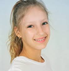 She has gorgeous eyes and beautiful karina. Karina Kurzawa Wiki Birthday Age Family Childhood Siblings Height Net Worth Facts Career