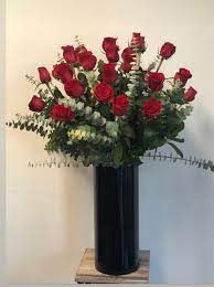 Black Vase With Red Roses In Oxnard Ca Casa Blanca Flowers