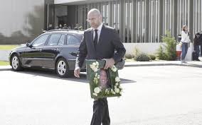 Aug 19, 2021 · pedro passos coelho, de 57 anos, está determinado a seguir em frente, mas não esquece os locais onde viveu momentos felizes com a mulher, laura ferreira, que perdeu a luta contra o cancro no ano passado. Passos Coelho Devastado No Funeral Da Mulher Laura Ferreira Fotos Vip Pt