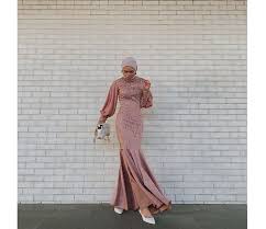 Inspirasi model kebaya modern selanjutnya bercerita dengan konsep monochrome dan masih konsep islami dan syar'i sis. 40 Model Kebaya Muslim Yang Stylish Dan Trendi Untuk Kondangan Updated 2021 Bukareview